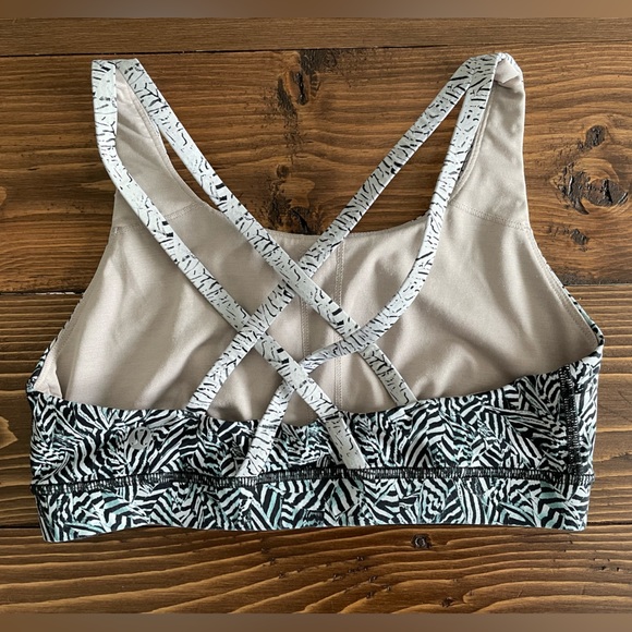 Lululemon • Energy Sports Bra • Size 6 - Picture 3 of 7